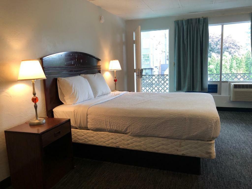 Super Value Hotel