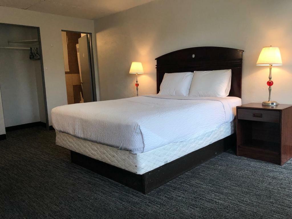 Super Value Hotel