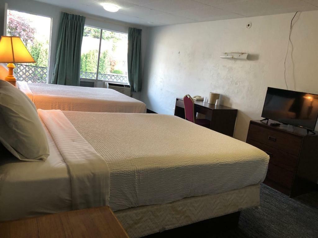 Super Value Hotel *